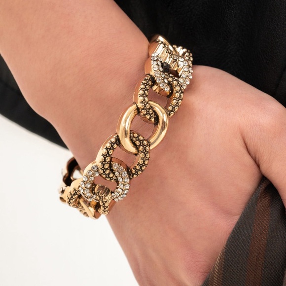 🐾 Assertive Austerity🐾 - Picture 3 of 3